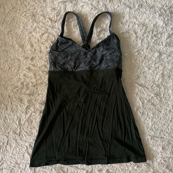 Lululeomn wrap it up tank gator green built in bra - Picture 3 of 6